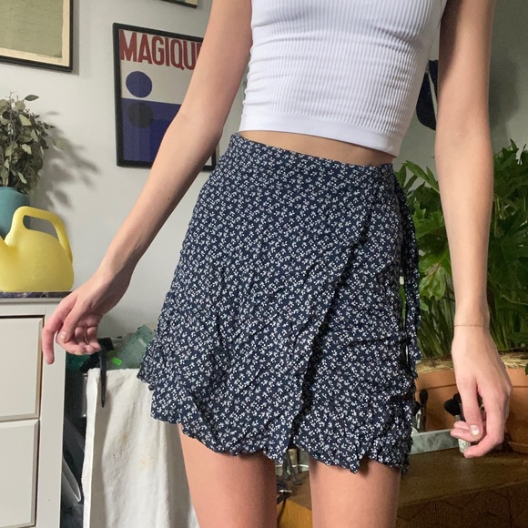 Brandy Melville Dresses & Skirts - Brandy Melville Genevieve wraparound floral skirt